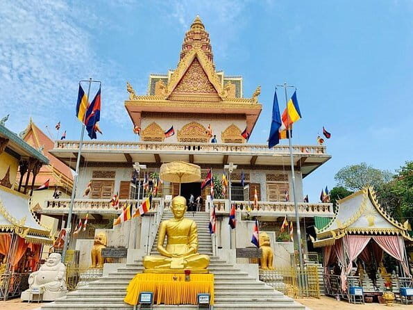 Full-Day Amazing Phnom Penh City Tours - Russian Local Market: shopping with a real sense of place
