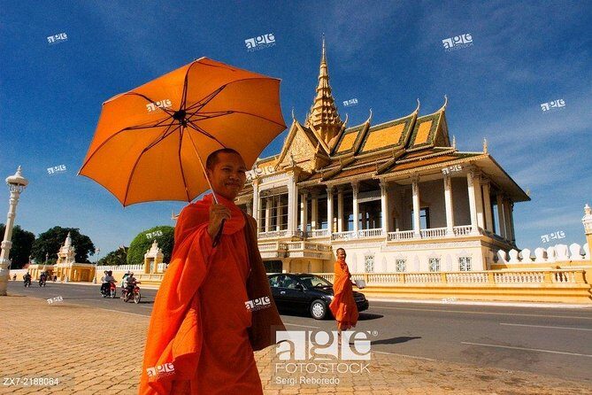 Full-Day Phnom Penh City Tours - Wat Phnom: a short visit that helps you understand the city’s spiritual scale