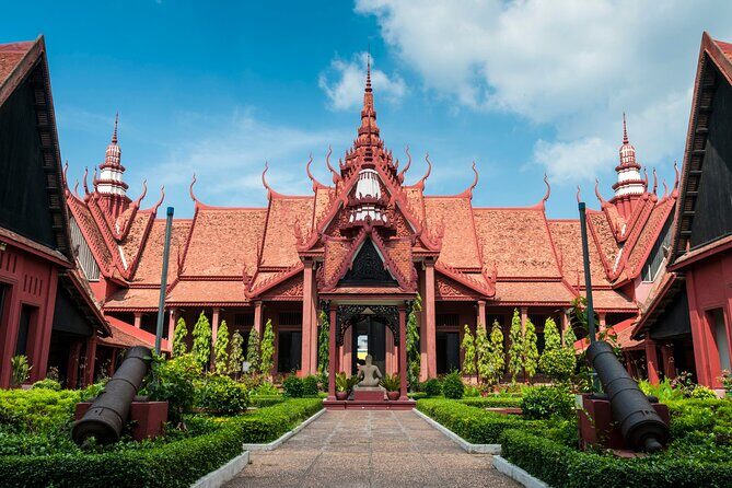 One Day Private Guide Tours History in Phnom Penh Incl. admission - Sihanouk Memorial, Independence Monument, and Central Market