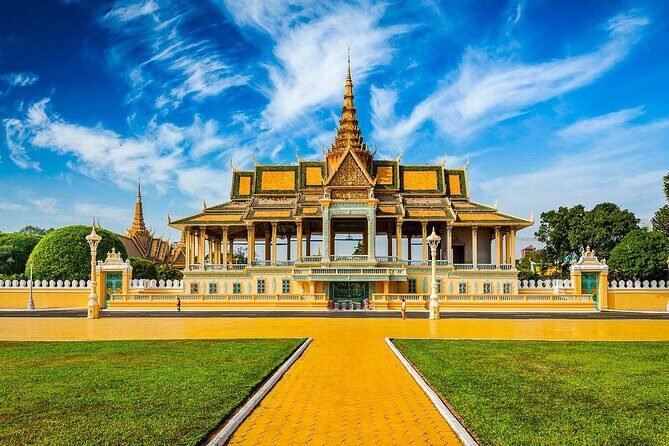 One Day Private Guide Tours History in Phnom Penh Incl. admission - Royal Palace and Silver Pagoda: the official glitter part