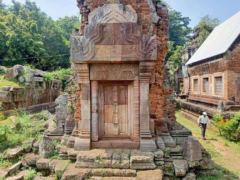 One Day Trip to Phnom Da, Ta Prohm Bati, Neang Khmao & Chiso - Ta Prohm Bati: five chambers, living architecture, and that famous tree
