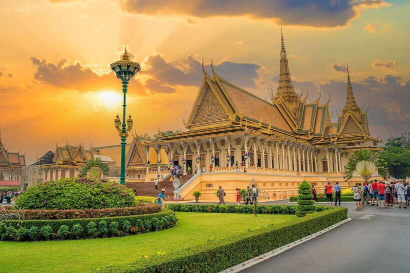 Phnom Penh Full Day Private Tour with All Admission Tickets - Royal Palace and Silver Pagoda: power, devotion, and perfect photo angles
