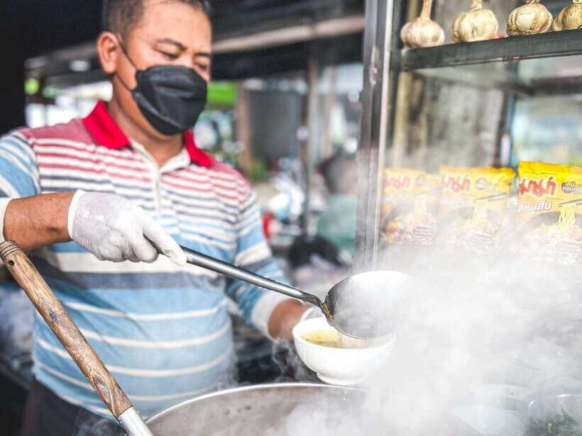 Phnom Penh: Morning Market & Guided Breakfast Tour by Tuktuk - Hotel Pickup and the Tuktuk Advantage in Phnom Penh Mornings