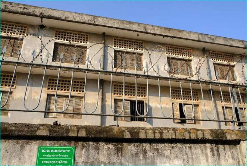 Phnom Penh private tour Tuol Sleng & Choeng Ek Killing Field - Choeung Ek Killing Fields: what you’ll see and how to handle it