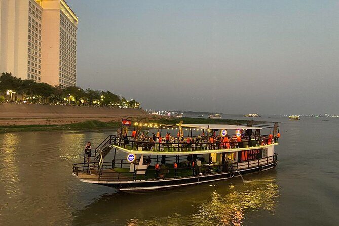 Phnom Penh: Sunset Cruise-Free Beers-Sodas-BBQ Buffet-fruit plate - Key things I’d watch for before you go