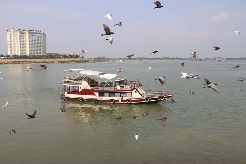 Siem Reap to Phnom Penh Full-Day land/cruise tour (one way) - The cruise itself: rural life on the Tonle Sap River or Mekong River