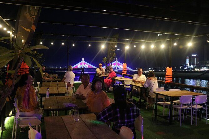 Sunset Cruise-Unlimited Beers-Sodas-BBQ buffet-Fruit platter - Unlimited beer, soft drinks, and the BBQ buffet reality check