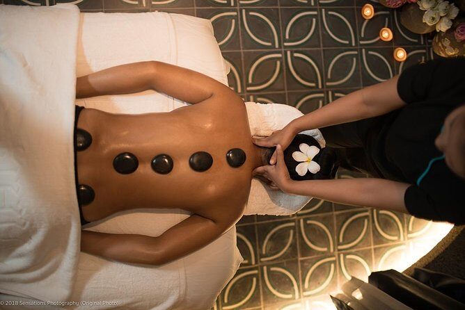 Warm Stone Massage - The reflexology foot massage: included and genuinely useful